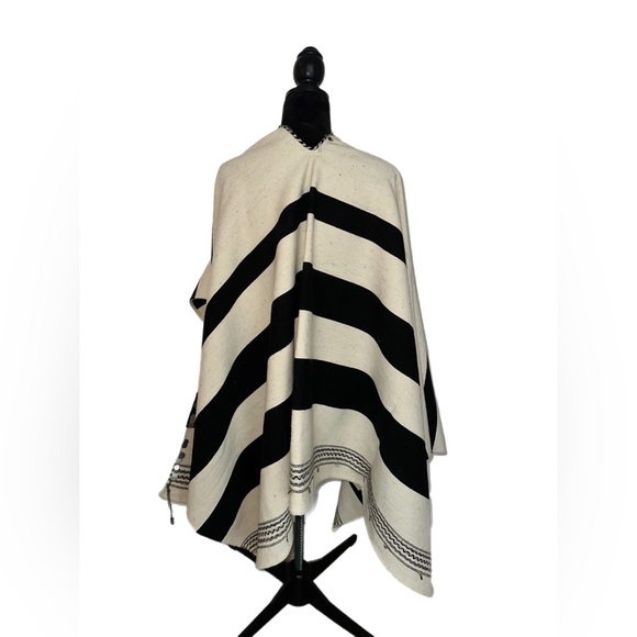 YSL Boho Poncho - Picture 3 of 7